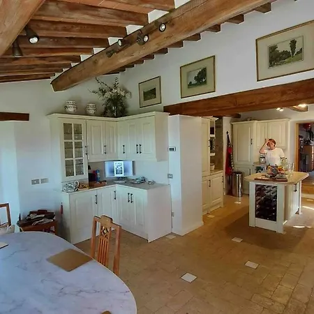 Italian Villa. Infinity Pool, Fab Views, 10 Acres.