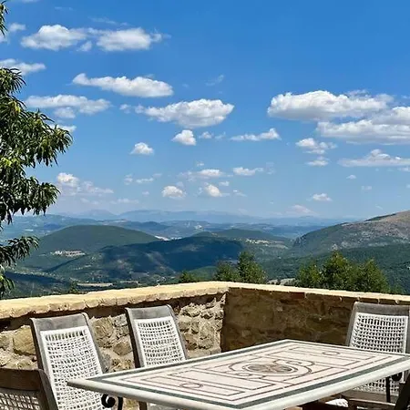 Italian Villa. Infinity Pool, Fab Views, 10 Acres. Villa *